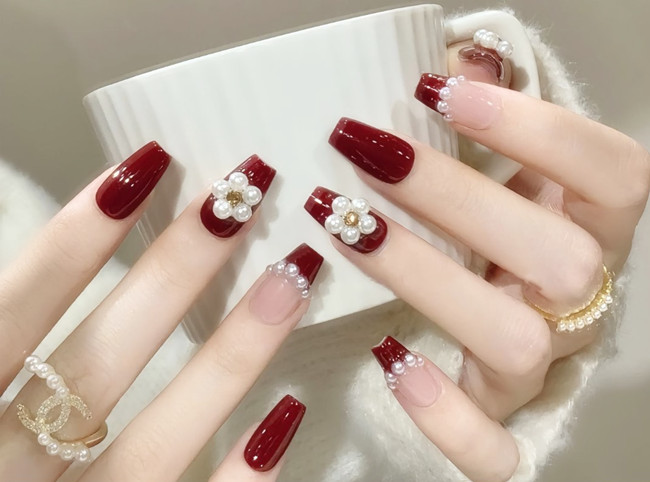 紅色新年美甲，美甲圖片2024新款式