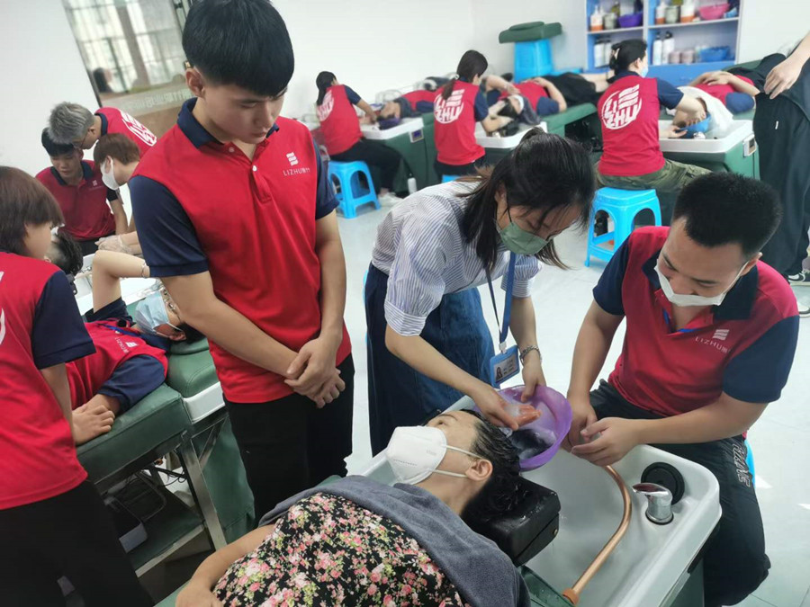 頭發(fā)為什么要進(jìn)行奶療？南寧學(xué)洗頭護(hù)發(fā)