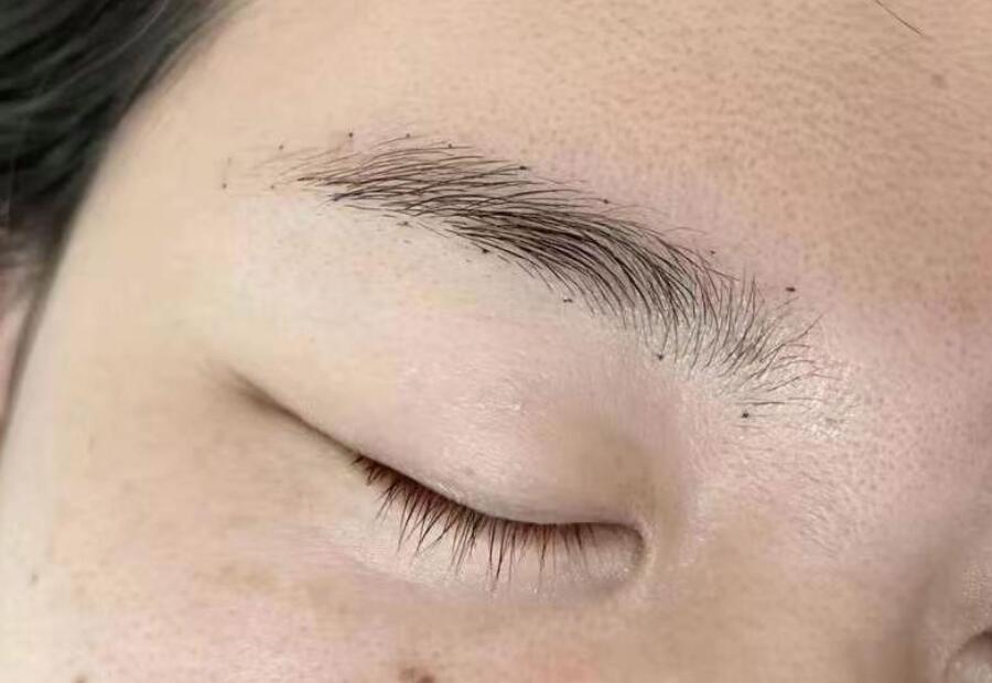 紋眉操作過程技巧，南寧紋繡學(xué)校排名總結(jié)分享