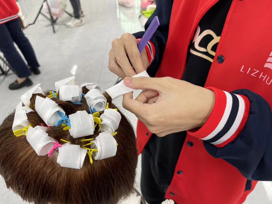 發(fā)根定位燙怎么操作？廣西燙染培訓(xùn)