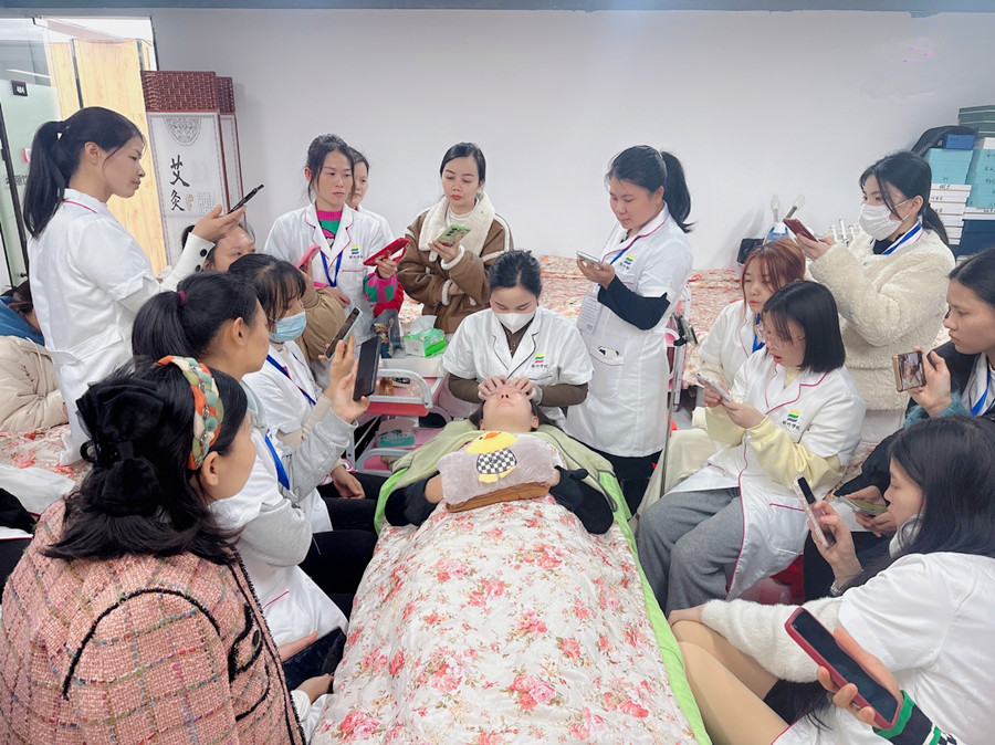 油性皮膚如何快速恢復(fù)自然狀態(tài)？廣西皮膚管理師分享