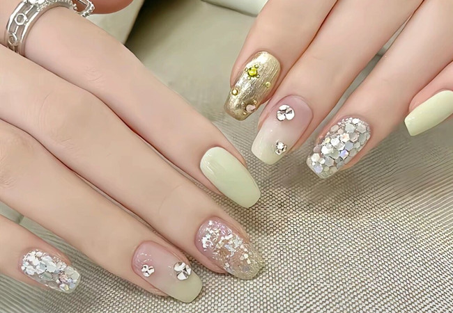 春季彩色美甲，廣西美甲店學(xué)徒推薦款