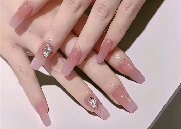 溫柔顯氣質(zhì)美甲，廣西美甲師造型培訓(xùn)推薦