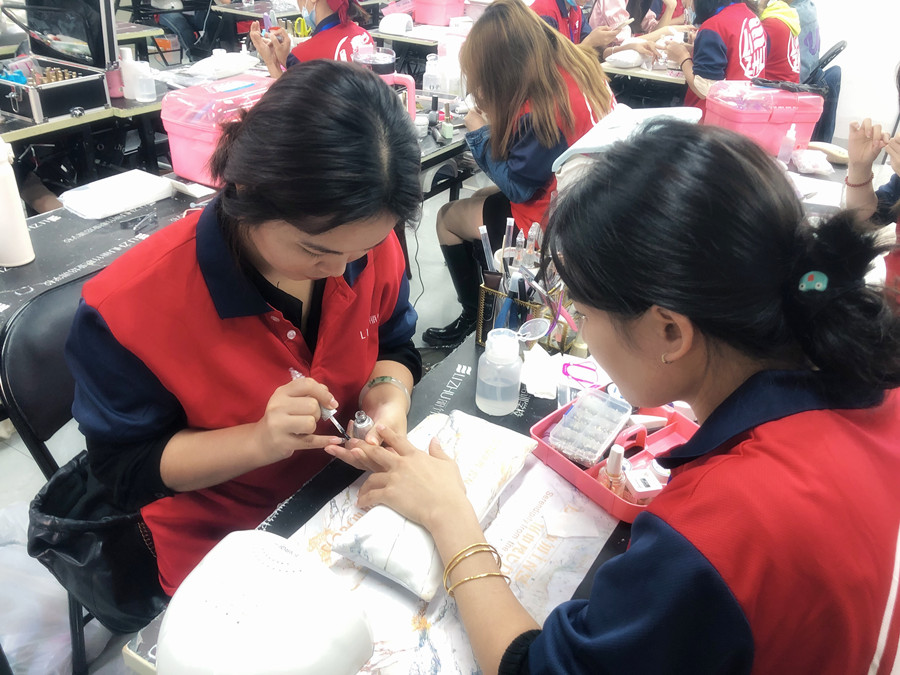 美甲延長甲的正確卸法，廣西美甲店常用方法