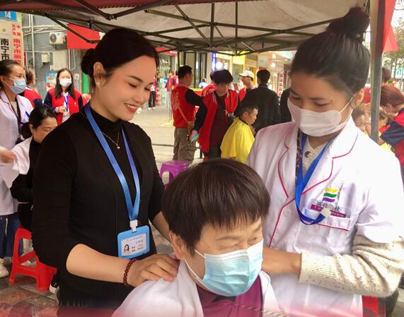 南寧美容公益活動(dòng)，現(xiàn)場人氣火爆