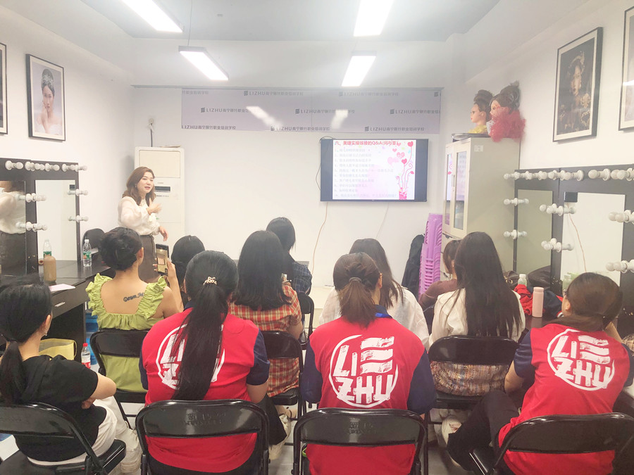 ?南寧美睫培訓(xùn)開班，3月27日如約而至
