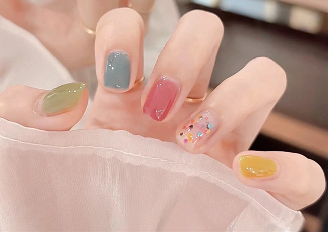 夏日多巴胺美甲，廣西美甲網(wǎng)紅造型培訓(xùn)分享