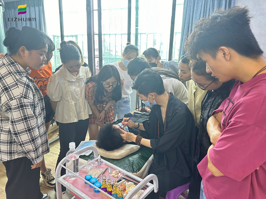 紋眉藝術感的體現(xiàn)，南寧紋繡造型學校分享