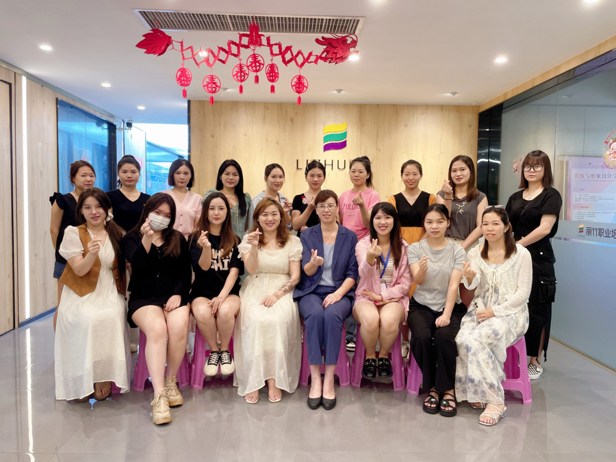 圓滿收官！南寧美睫職業(yè)學(xué)校課程結(jié)束