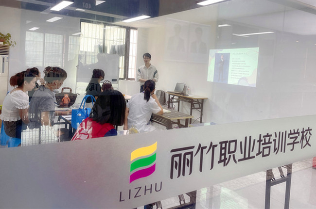 麗竹學(xué)?！睹佳鄞酱髱煱唷烽_課啦