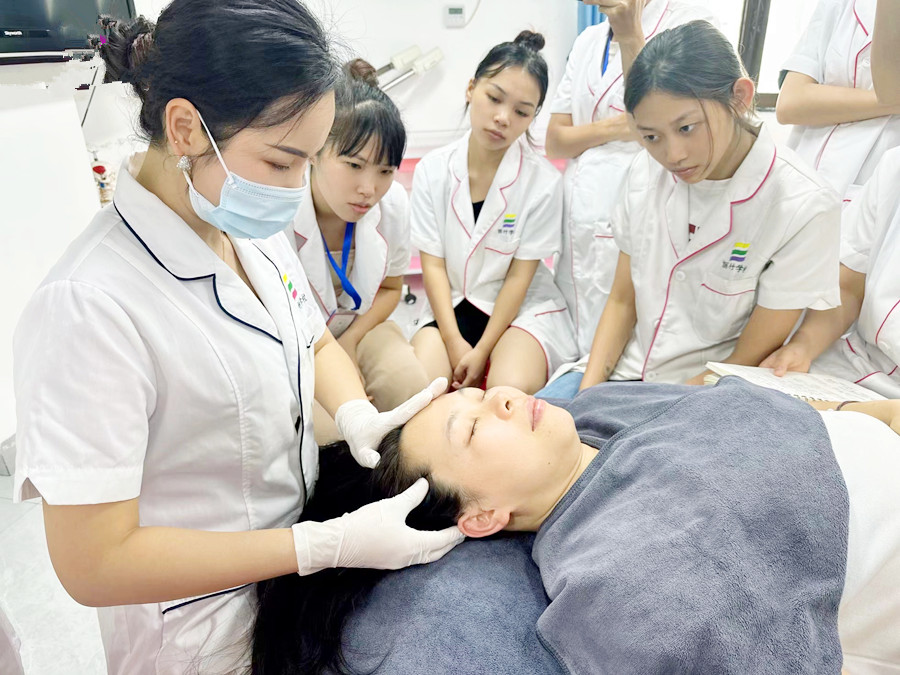 南寧美容教學(xué)實(shí)操：按摩頭部的好處