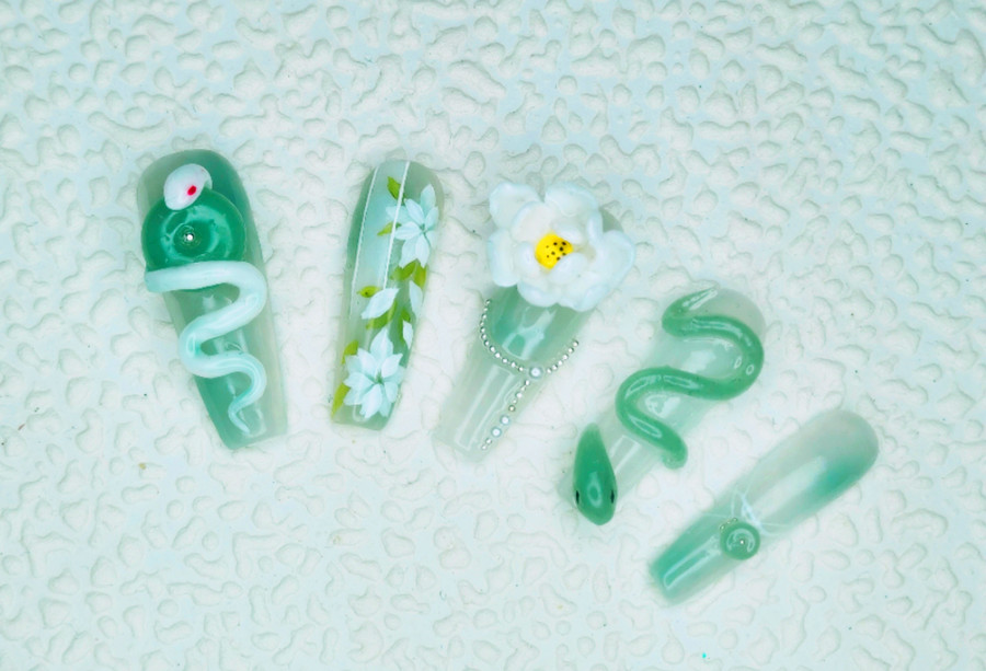 小蛇美甲款式，廣西美甲款式進(jìn)修班作品