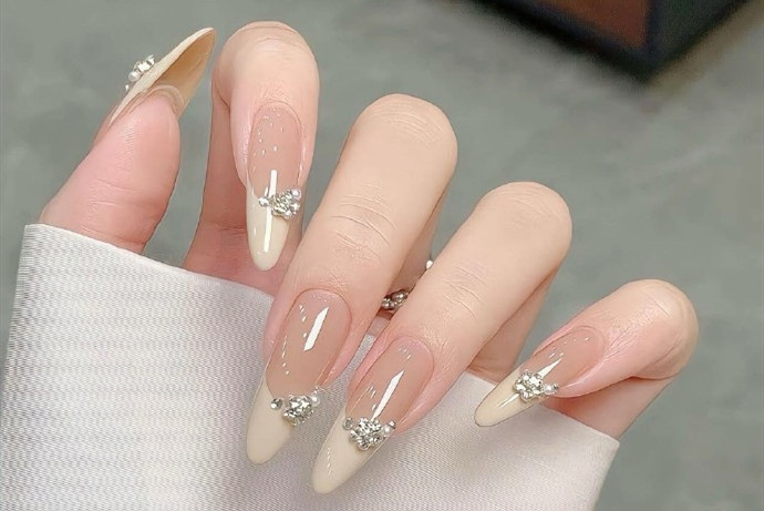 法式蝴蝶結(jié)美甲，廣西美甲款式