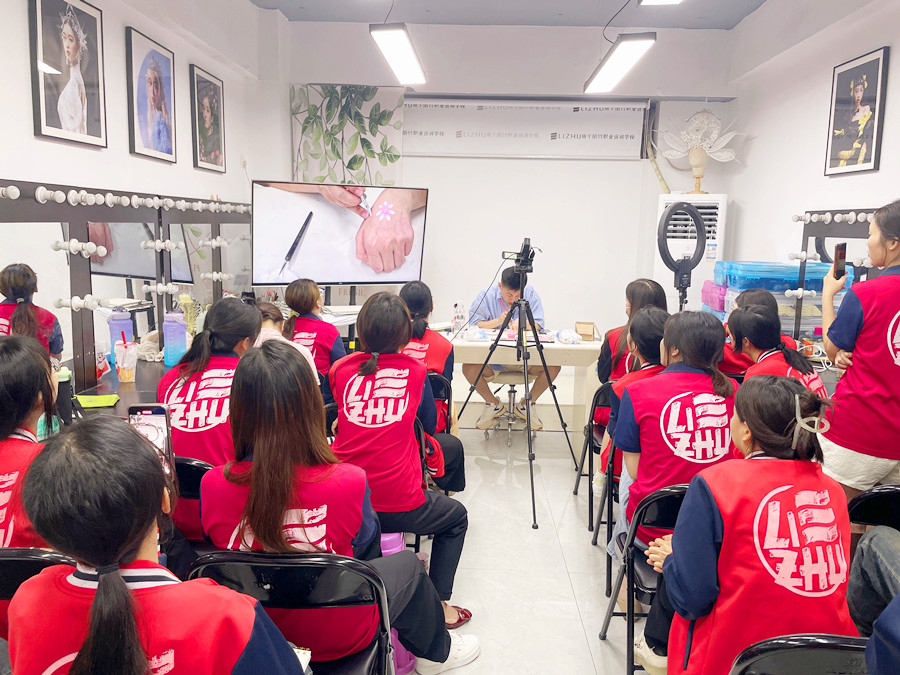 什么是面部彩繪？面部彩繪零基礎(chǔ)學(xué)習(xí)