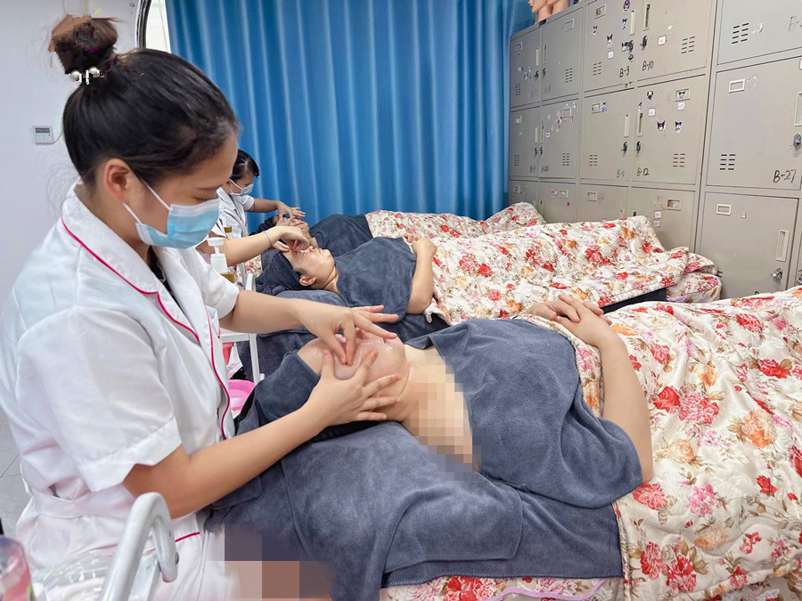 如何緩解魚尾紋的加深？南寧皮膚管理師學(xué)校告訴你