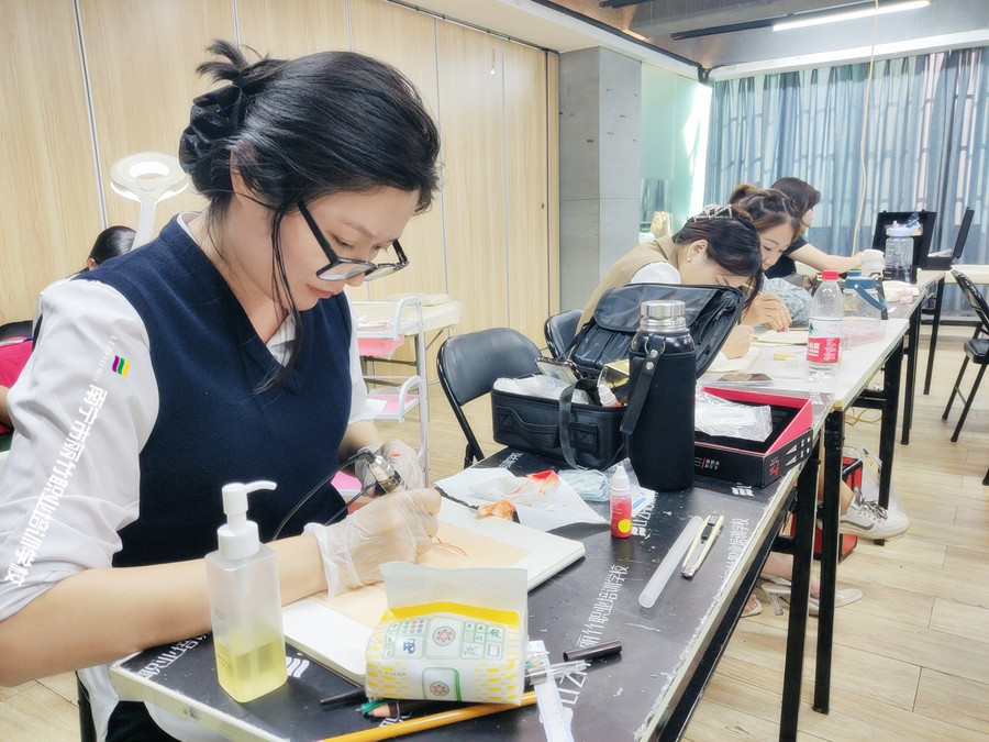 廣西正規(guī)紋繡學校排行：紋繡設計關鍵點解析