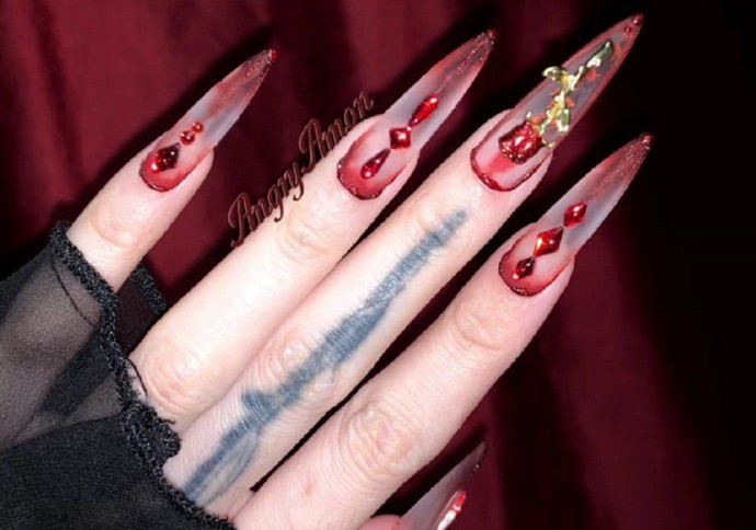 惡女美甲款式，廣西美甲職業(yè)技師學(xué)校準(zhǔn)備好了