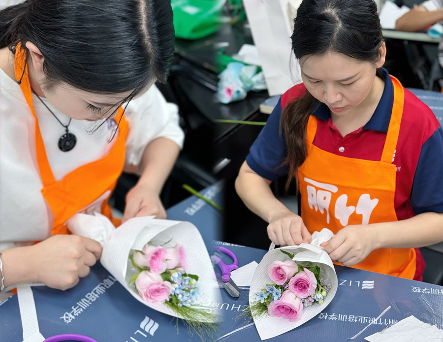 南寧花藝學(xué)校開班首日，學(xué)員收獲滿滿