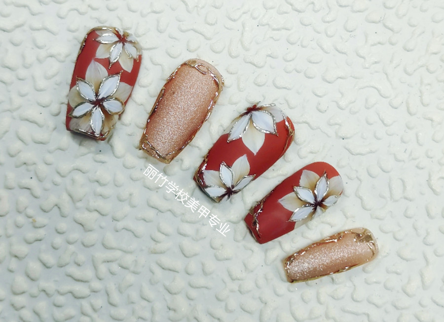 復(fù)古花卉美甲，實力展示廣西美甲學(xué)校哪家強？