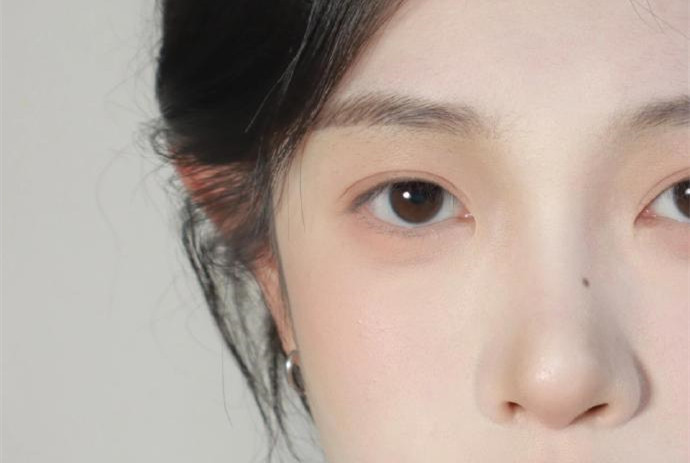 素顏女高妝容教程，南寧化妝培訓(xùn)名校手把手教學(xué)