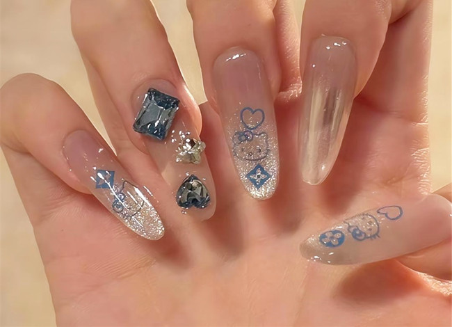 顯白藍(lán)色美甲，廣西美甲暑期速成班收集分享