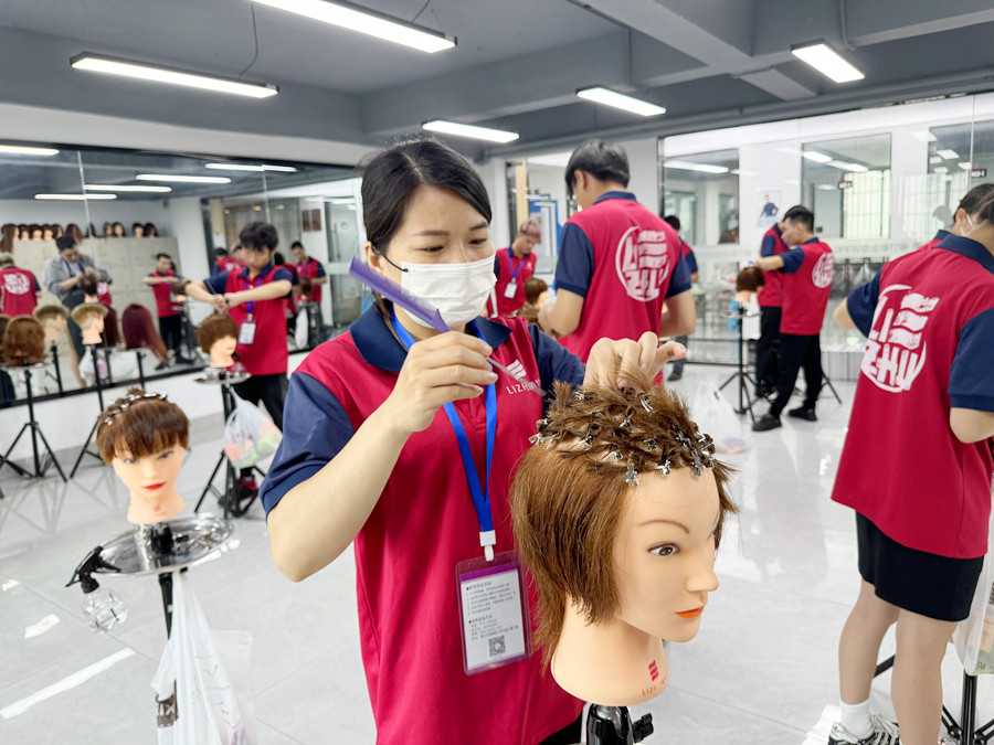 什么叫鋼夾燙？南寧學(xué)燙發(fā)哪家比較好？