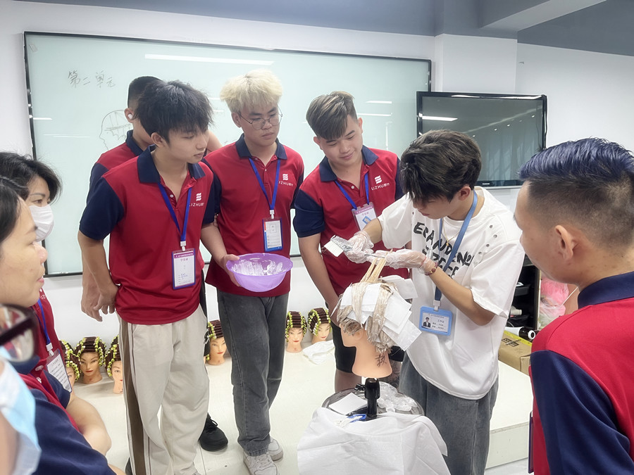 染發(fā)如何涂染膏？南寧專業(yè)燙染分享