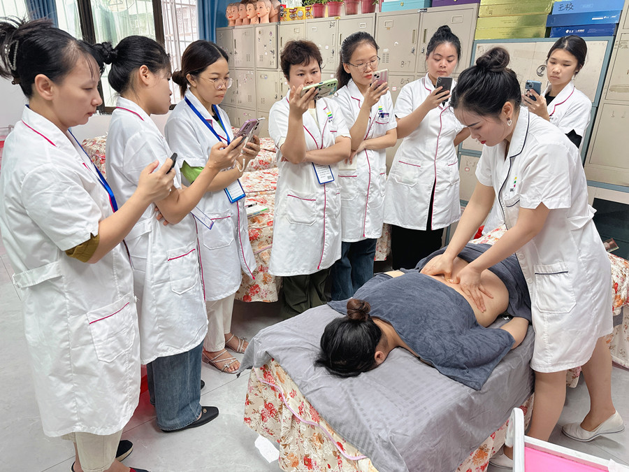 按摩腹部的好處，南寧美容美體實訓講解