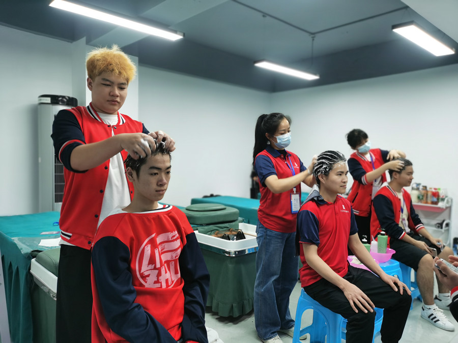 廣西學洗頭：這么洗頭才干凈