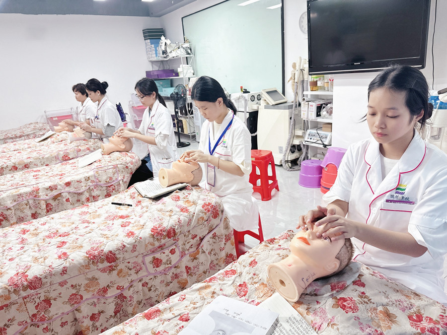 南寧培訓(xùn)美容師課程，從認識面部開始