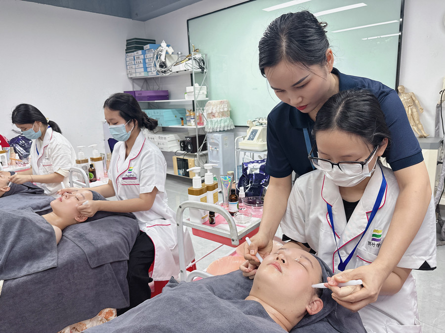 面部撥筋手法考核，南寧皮膚管理培訓(xùn)