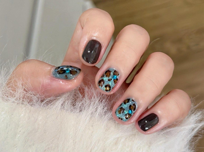 秋季豹紋美甲，南寧美甲培訓(xùn)中心分享