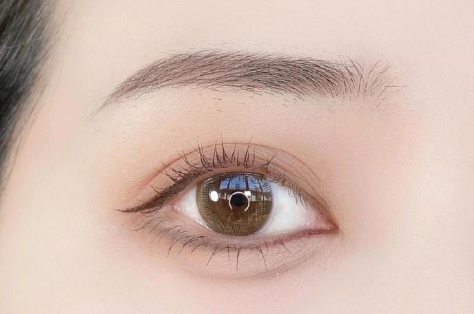 偽素顏眼妝教程，廣西化妝中心手把手教你