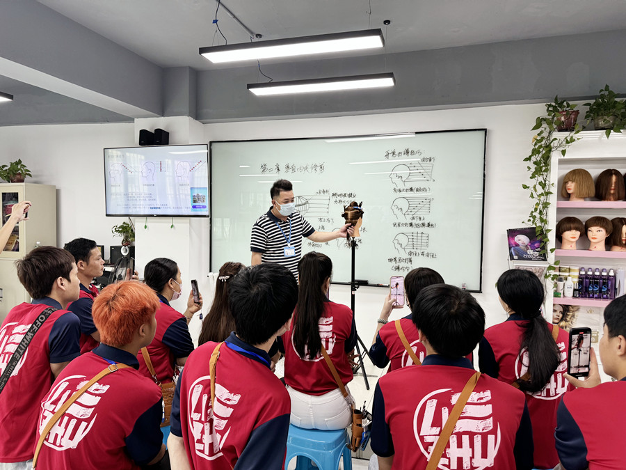 廣西南寧學(xué)美發(fā)？廣西美發(fā)學(xué)校怎么招生？