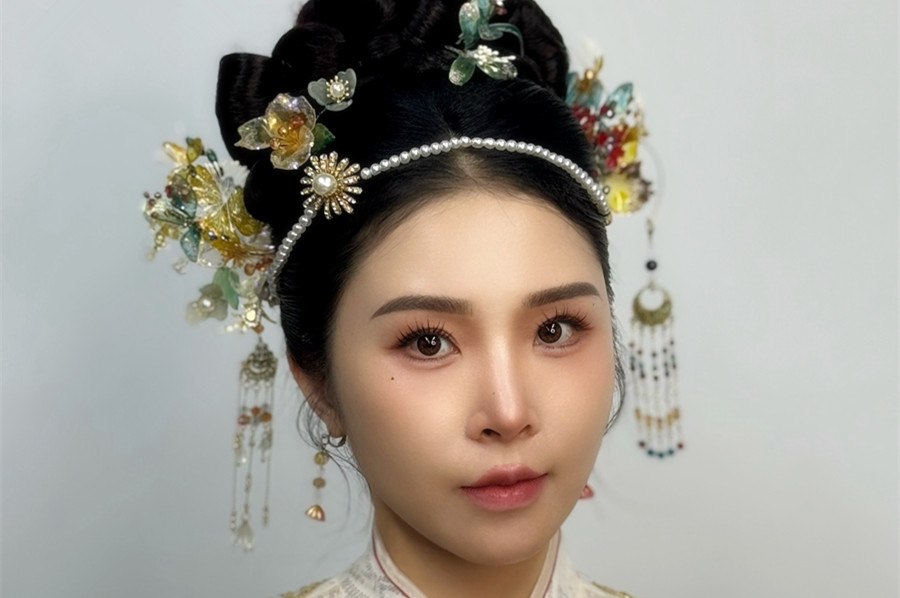 國潮新中式造型，南寧化妝新娘跟妝學(xué)校