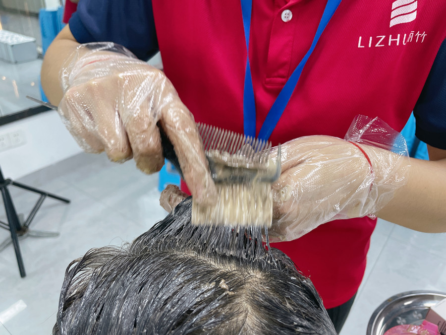 泡沫染發(fā)劑的使用技巧，廣西燙染培訓(xùn)學(xué)校分享