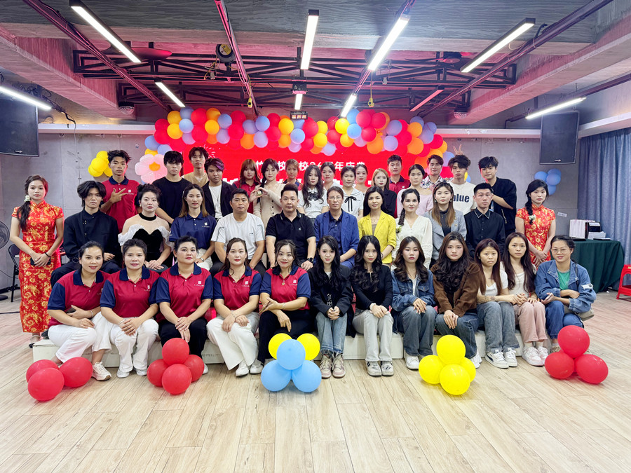 11月8日，南寧麗竹職業(yè)培訓學校校園文化藝術(shù)節(jié)盛大舉辦