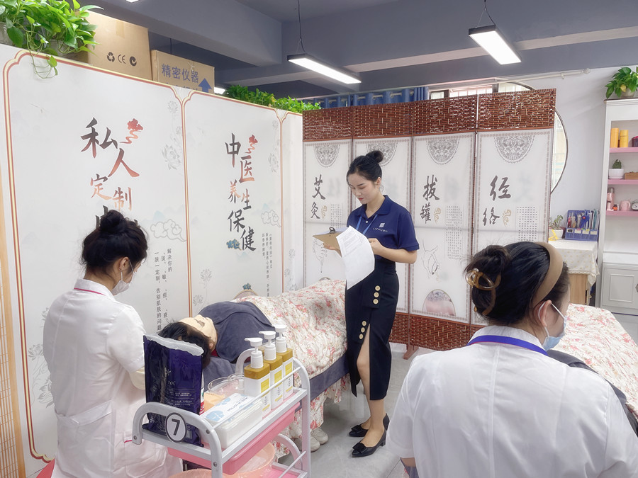 護(hù)膚品不吸收的表現(xiàn)，南寧美容護(hù)膚教學(xué)