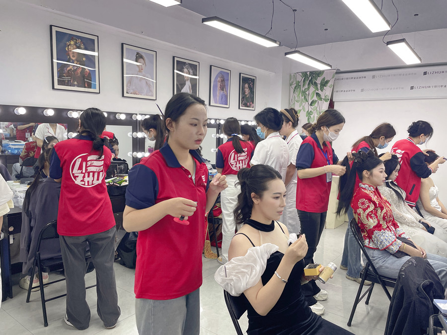 廣西南寧化妝學(xué)校技能大賽花絮