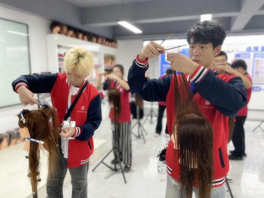 南寧理發(fā)學(xué)校：為何建議女士定期剪發(fā)？