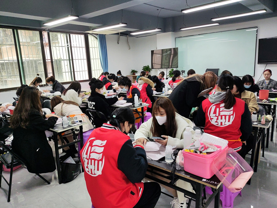 南寧美甲護(hù)理培訓(xùn)：為什么你的指甲又脆又?。?>
								
								<span id=