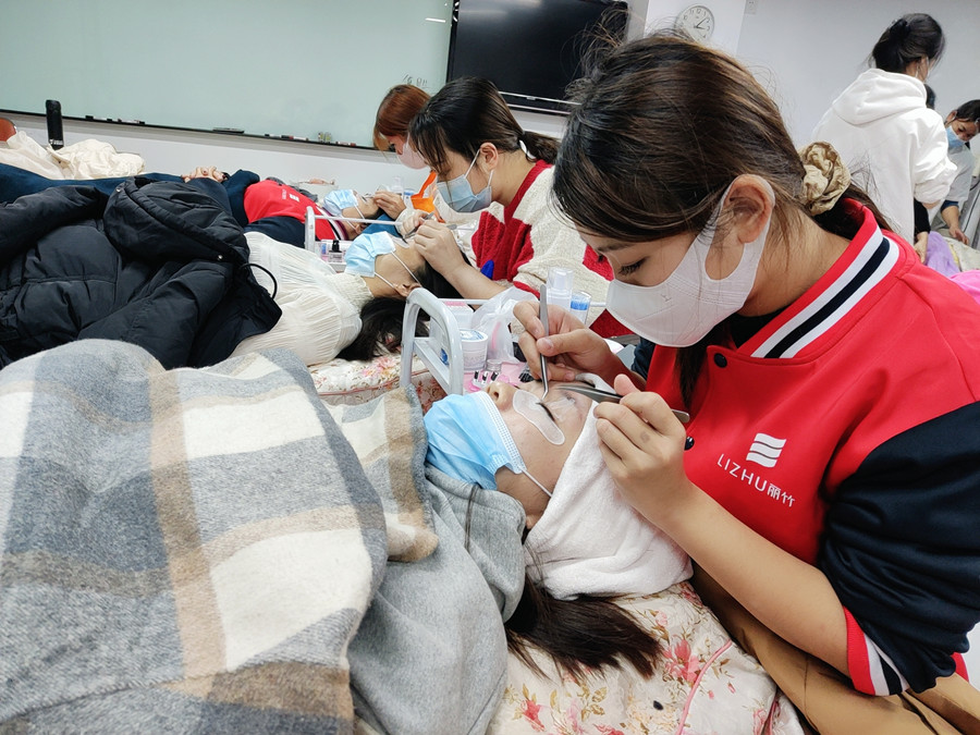 南寧美甲美睫培訓(xùn)：開(kāi)綜合店為什么要學(xué)美睫？