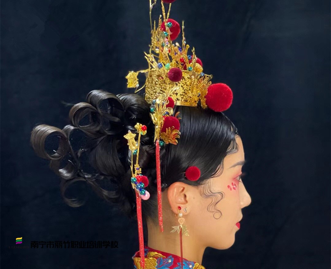 南寧化妝造型課件：編扎發(fā)課程講解