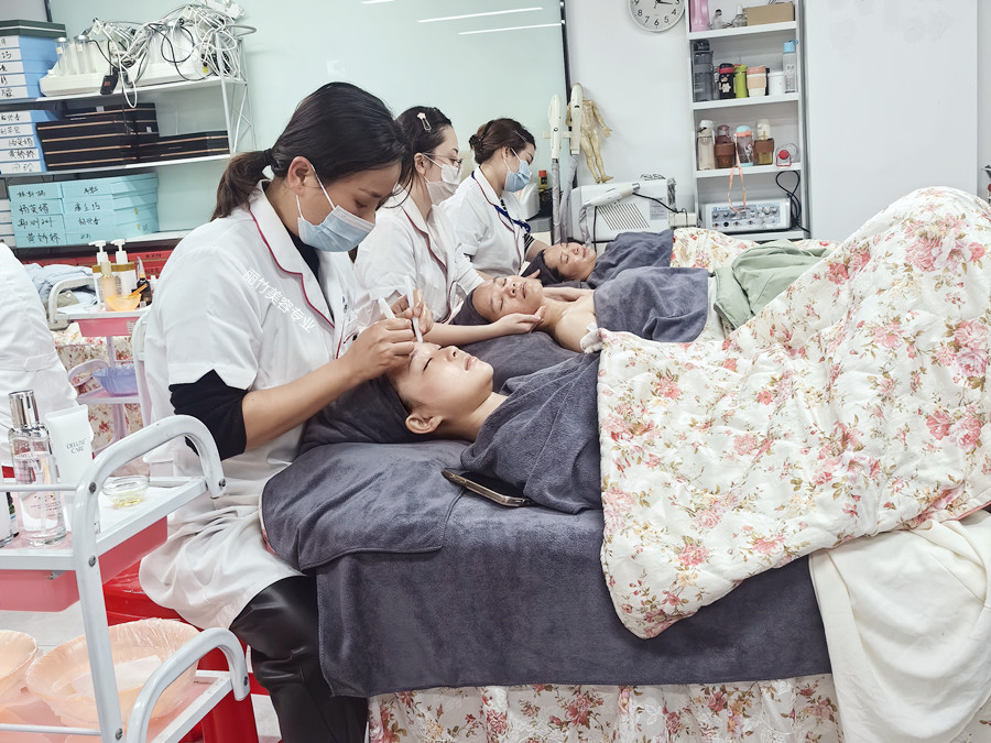 春天進行面部撥筋和面部敷濕膜的好處