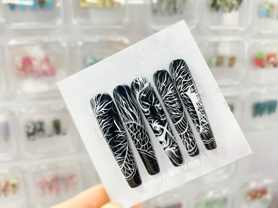 國風(fēng)線條美甲，南寧學(xué)美甲哪里專業(yè)？