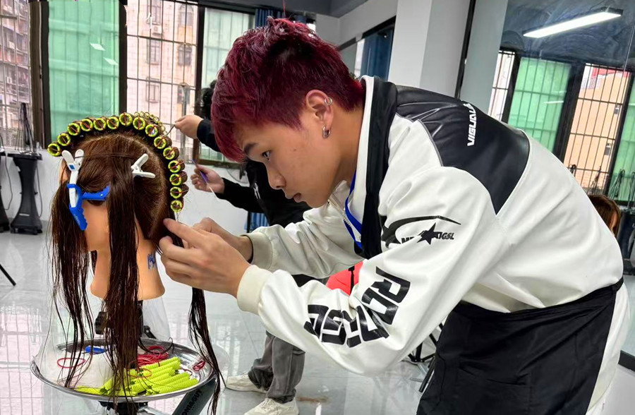 標(biāo)準(zhǔn)杠操作要點(diǎn)解析，廣西燙染培訓(xùn)排行總結(jié)