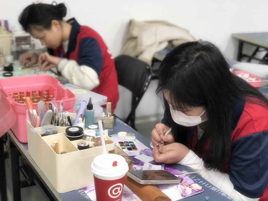 復古甜酷風美甲，南寧美甲進修提升培訓作品