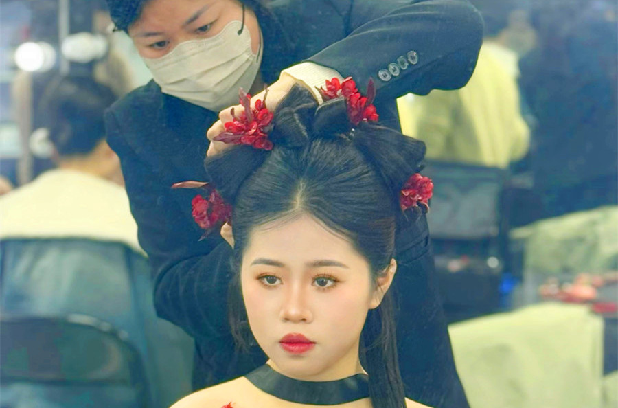 南寧高彩化妝學校學員作品：新中式造型