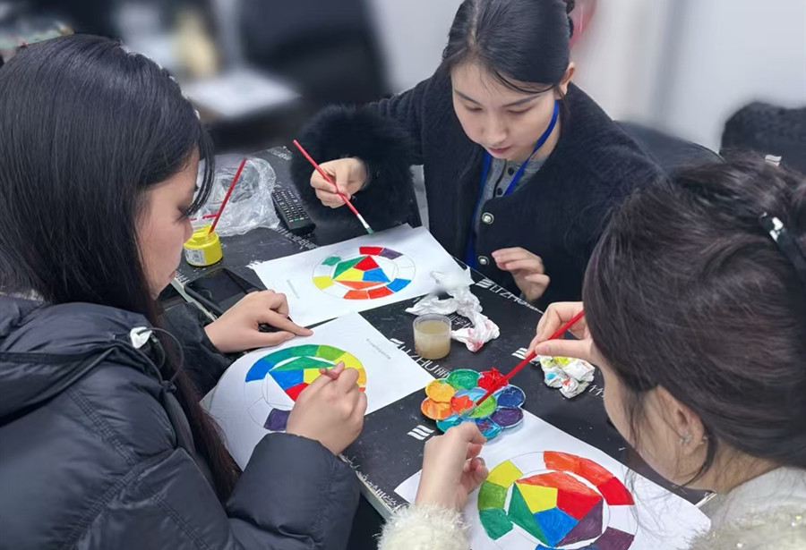 十二色相環(huán)有哪些顏色？廣西化妝基礎教學