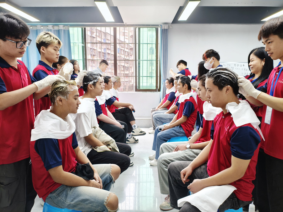 南寧美發(fā)洗護培訓(xùn)：如何快速坐著洗頭？